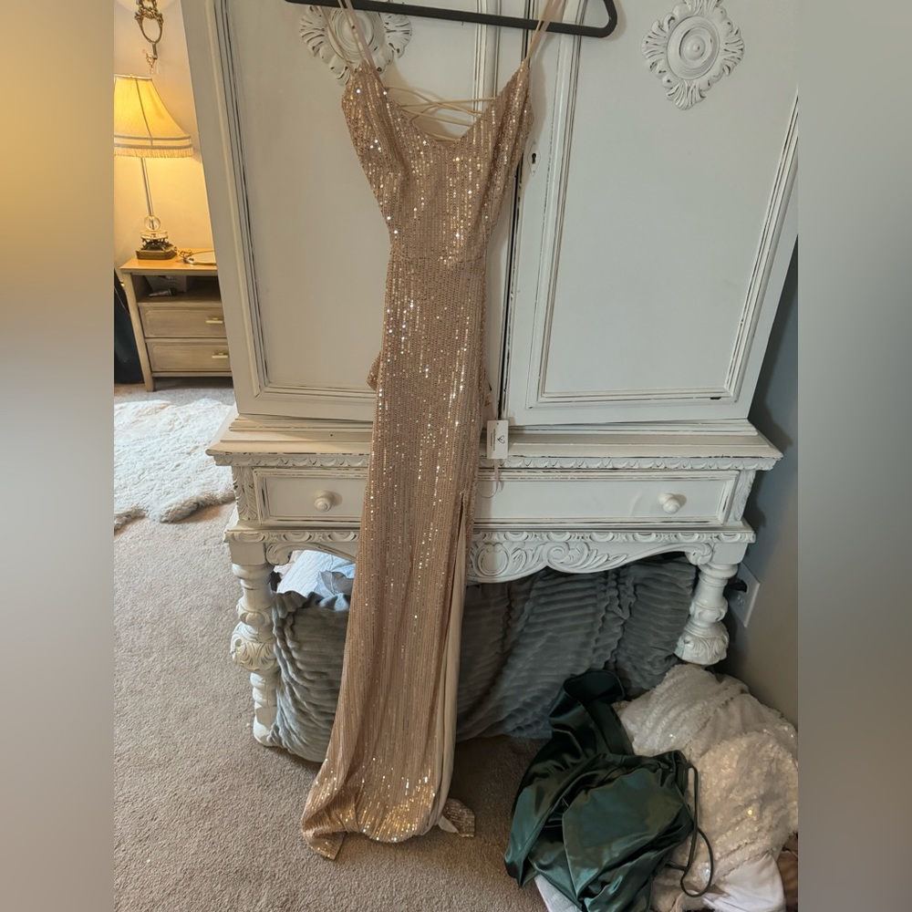 Windsor gold sequined floor length dress size medium